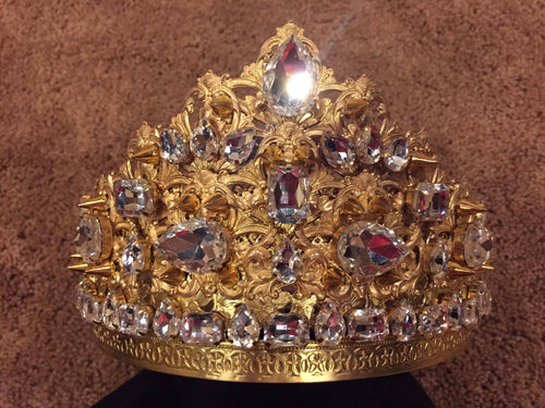Ariana Grande Gold Pointed Crown image 1