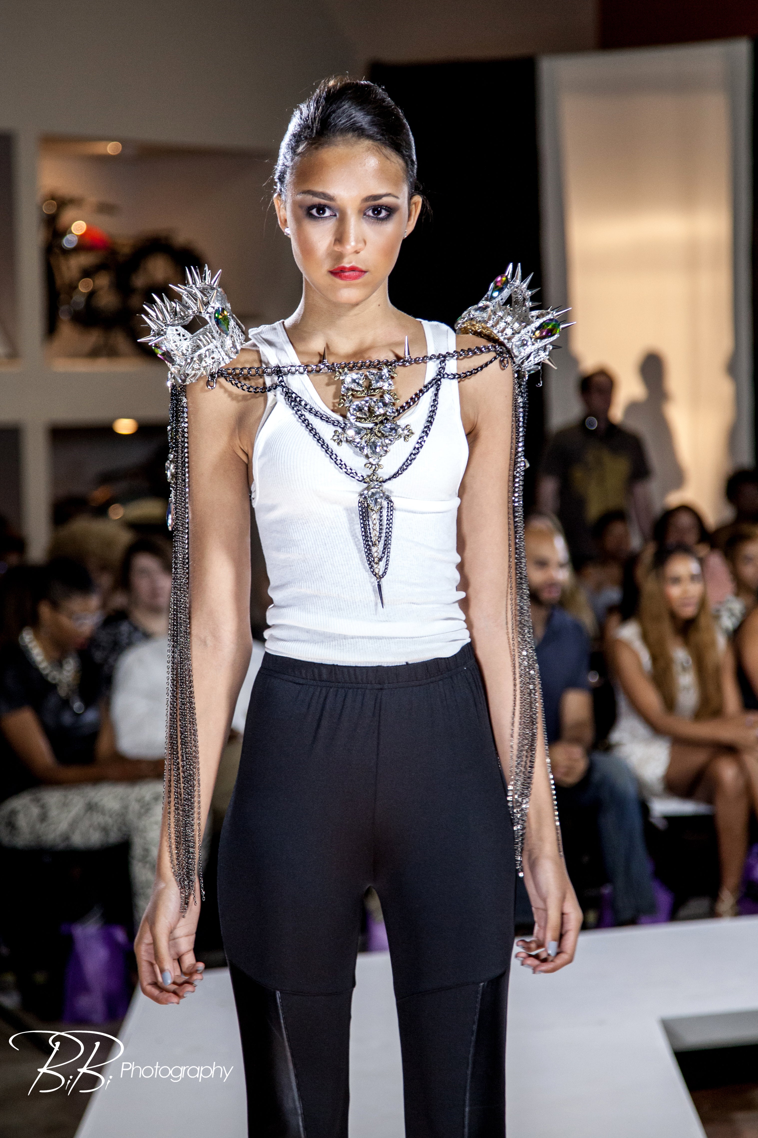 Crowned Shoulder Piece image 3