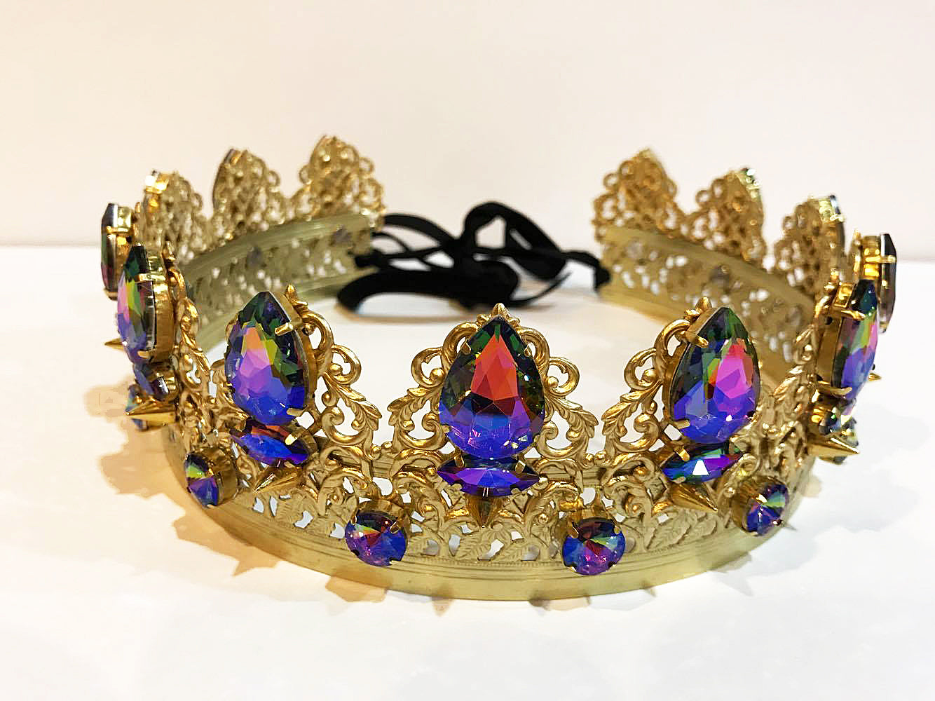 Essence Rainbow Iridescent Crown image 3